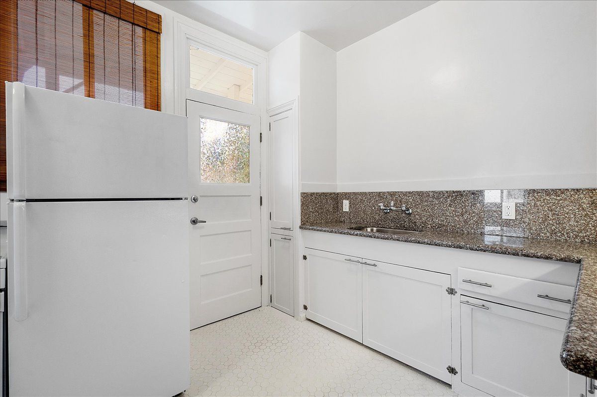 1415 Grand St #3