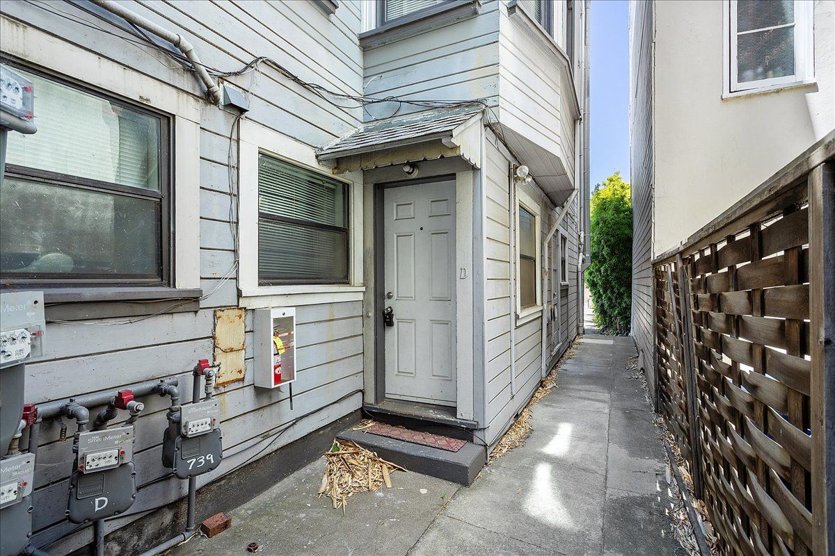 739 Santa Clara Ave #D