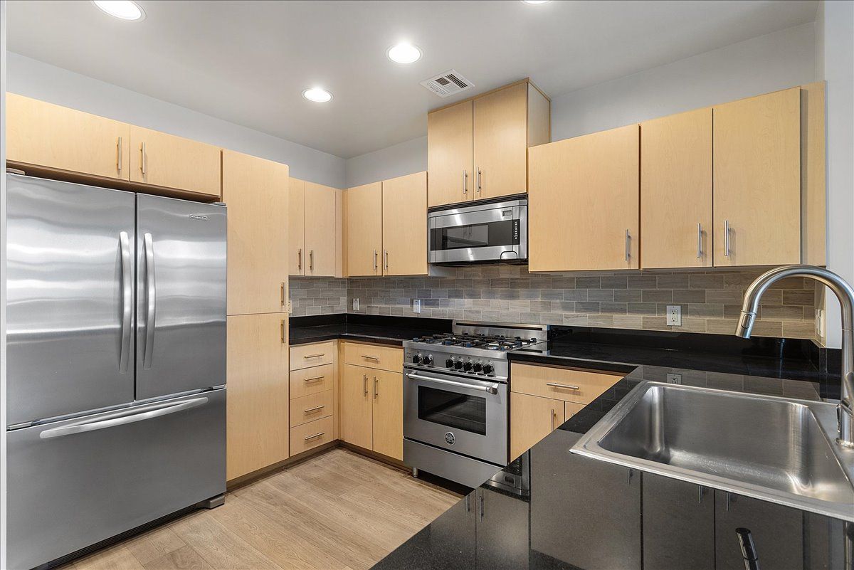 311 2nd St #710 