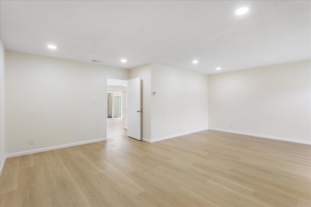 1007 Tahiti Lane 