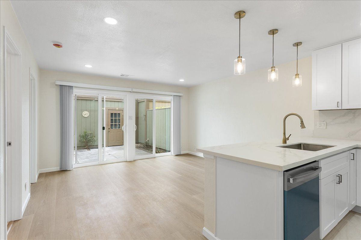 1007 Tahiti Lane 