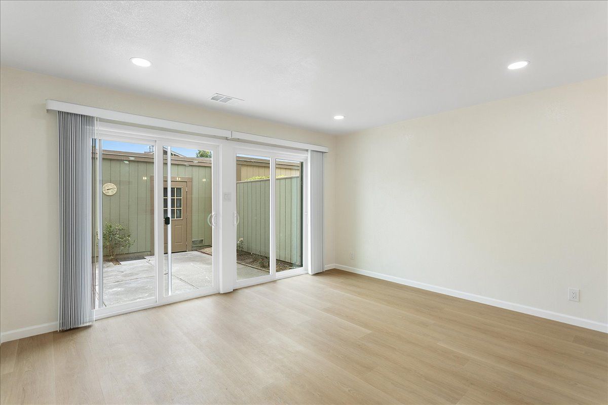 1007 Tahiti Lane 