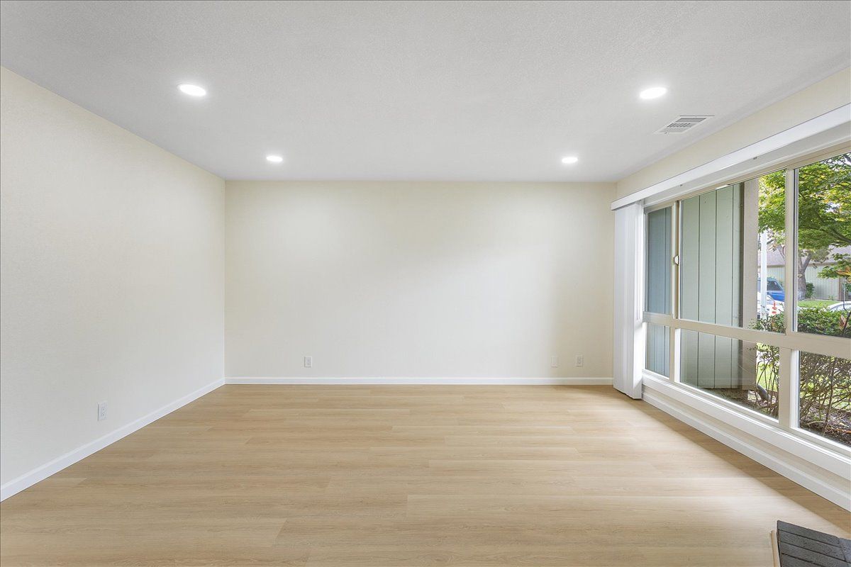 1007 Tahiti Lane 