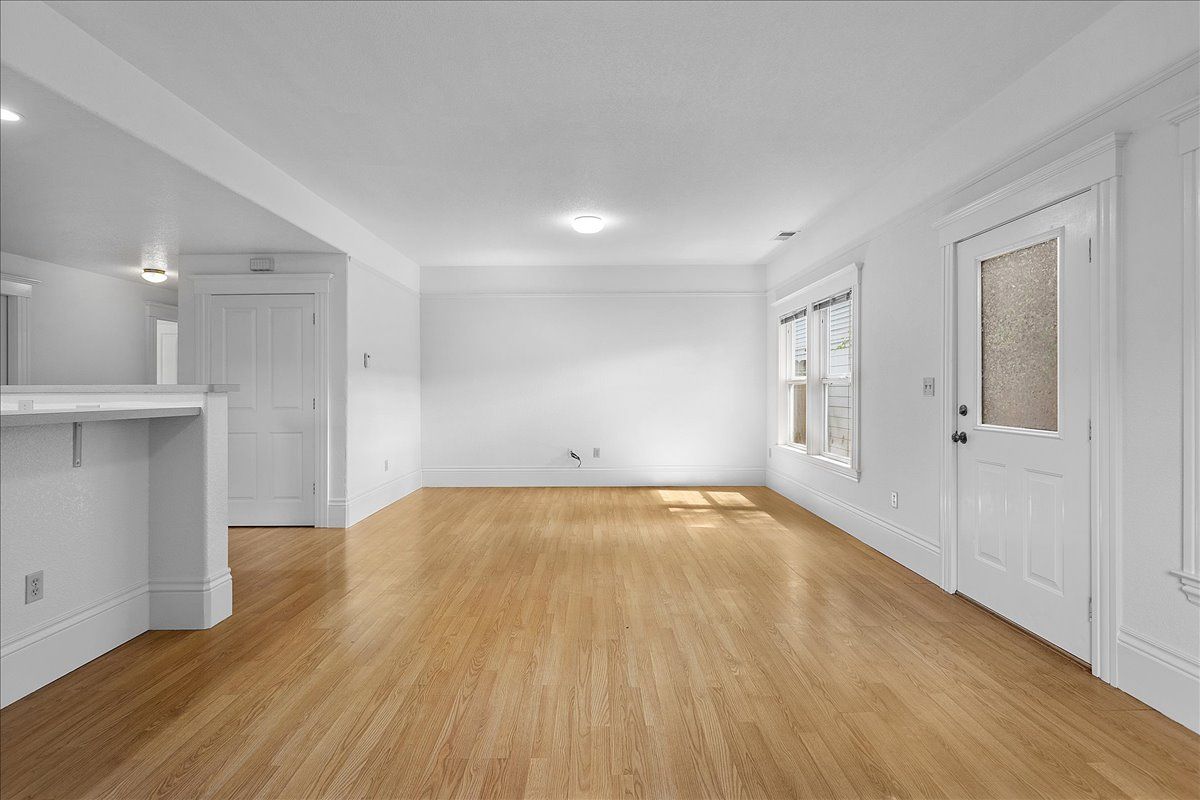 2162 Santa Clara Ave #B