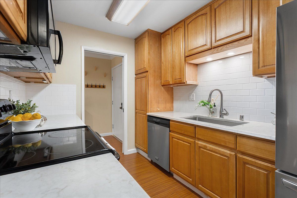 1311 Webster St #E103