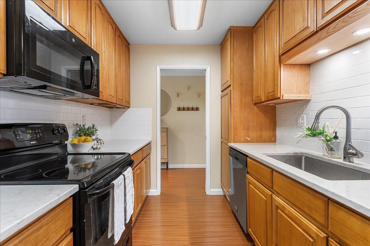 1311 Webster St #E103