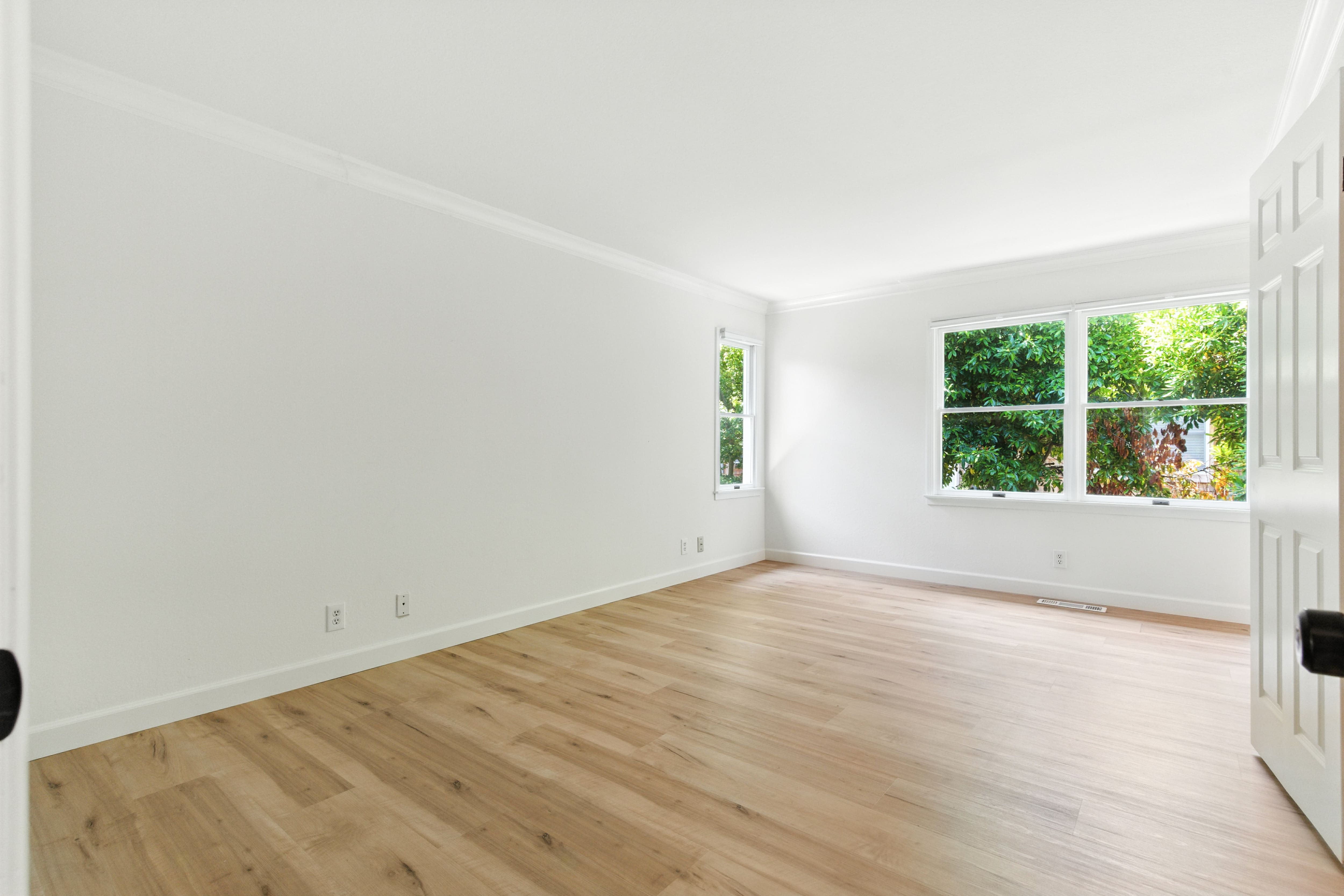 560 Centre Ct 