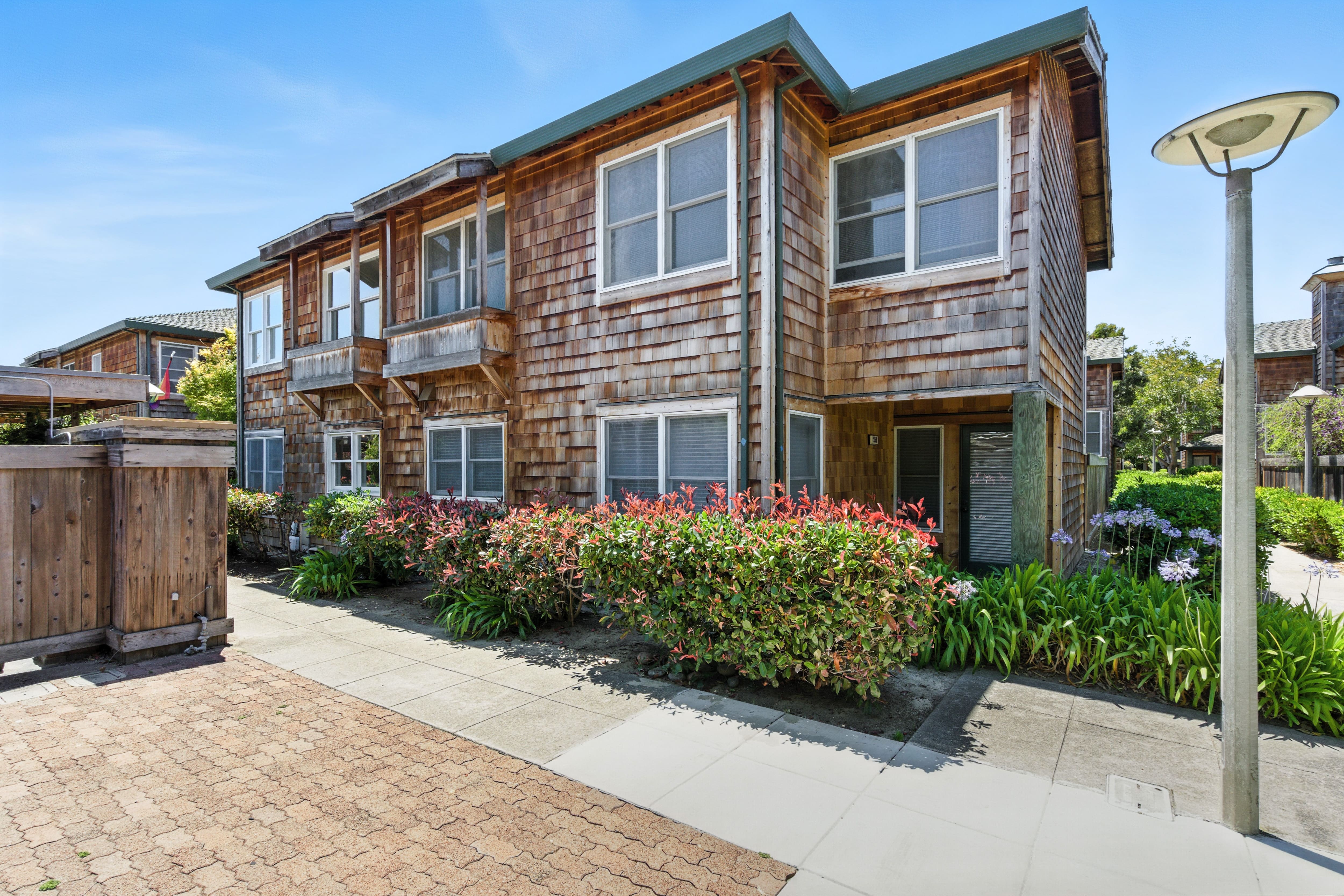 560 Centre Ct 