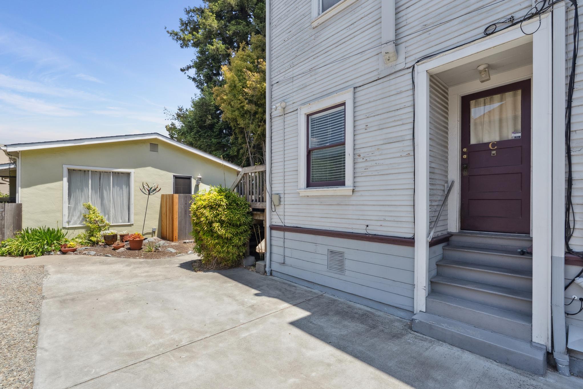 2117-19 Alameda Avenue