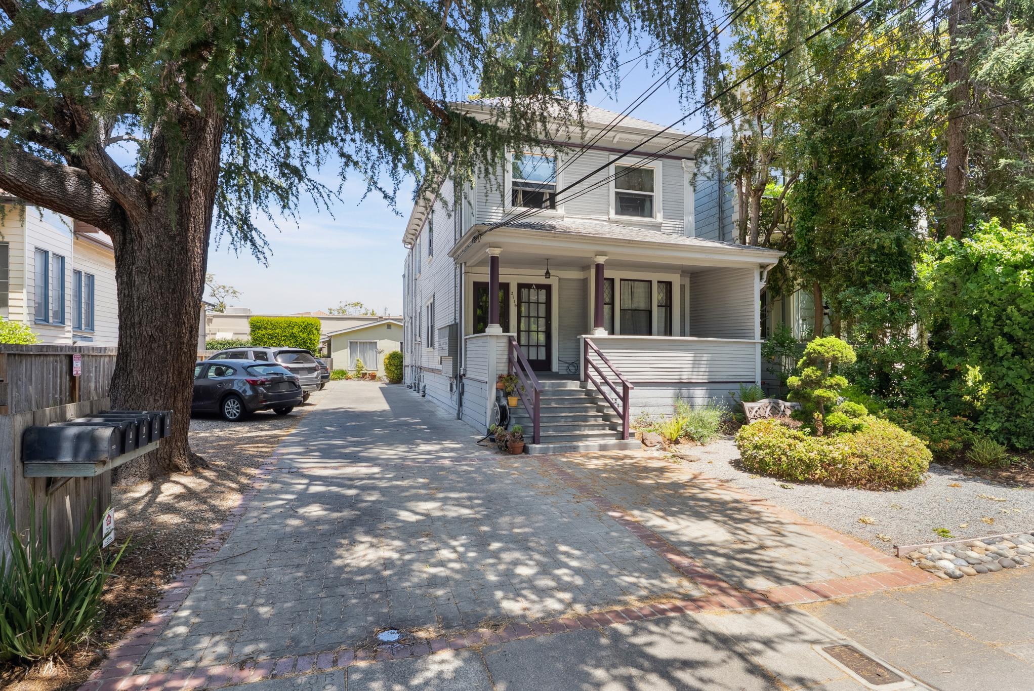 2117-19 Alameda Avenue