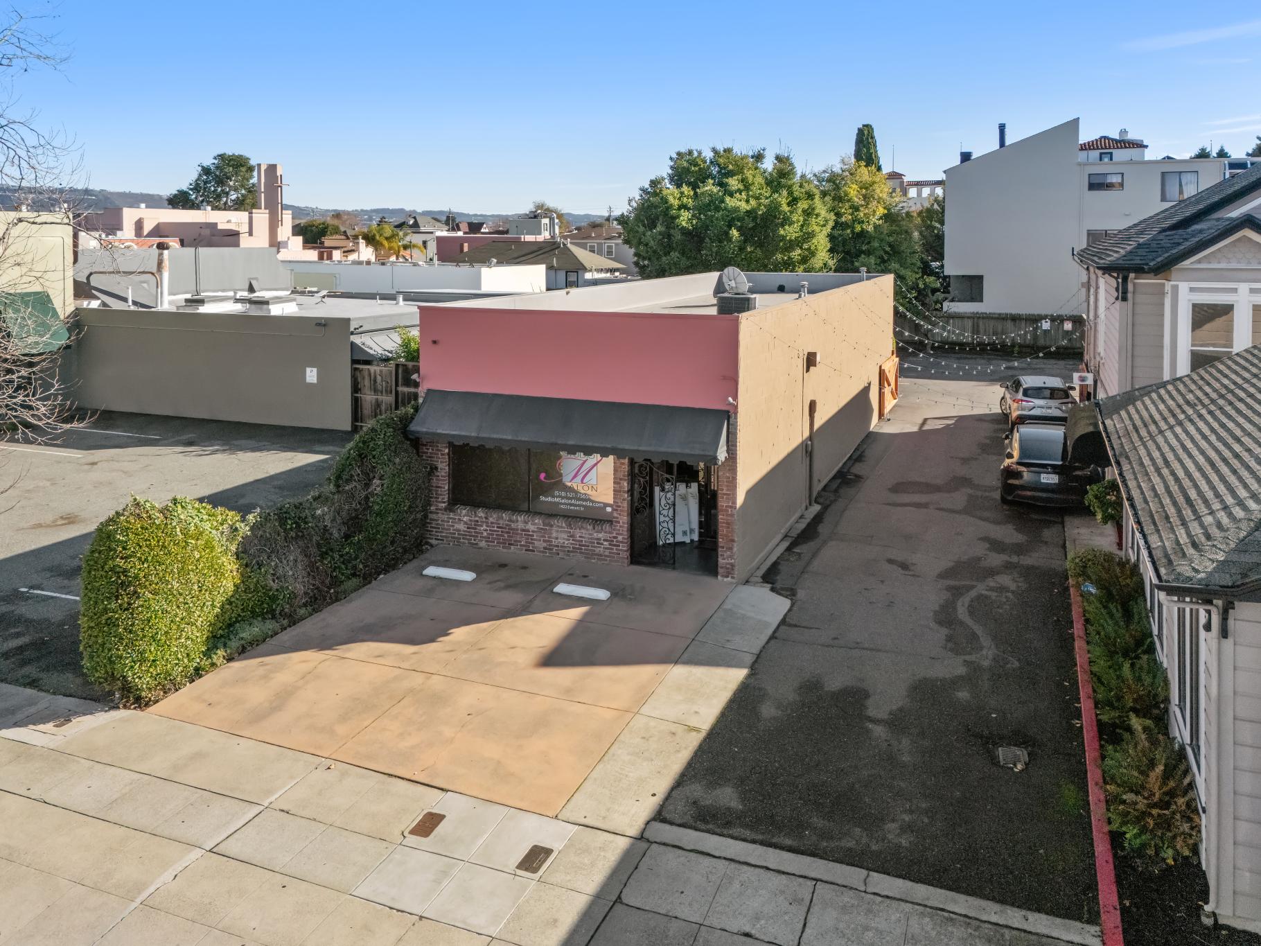 1422 Everett Street