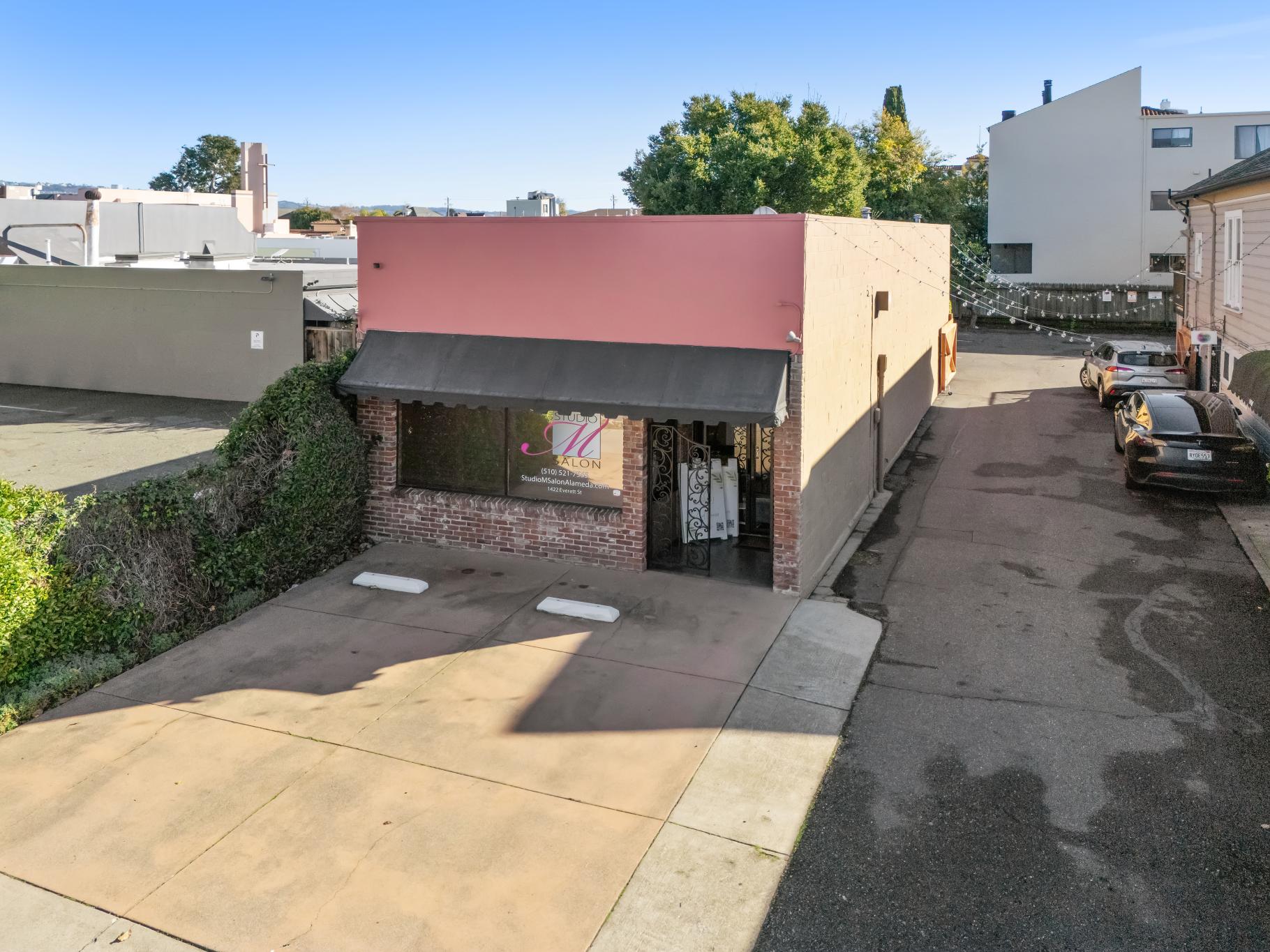 1422 Everett Street