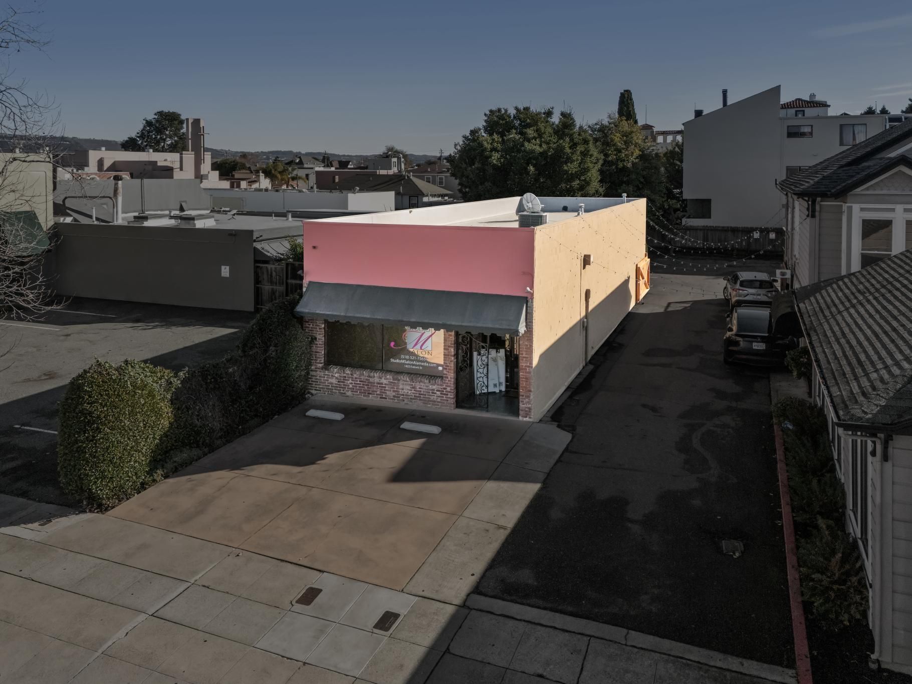 1422 Everett Street