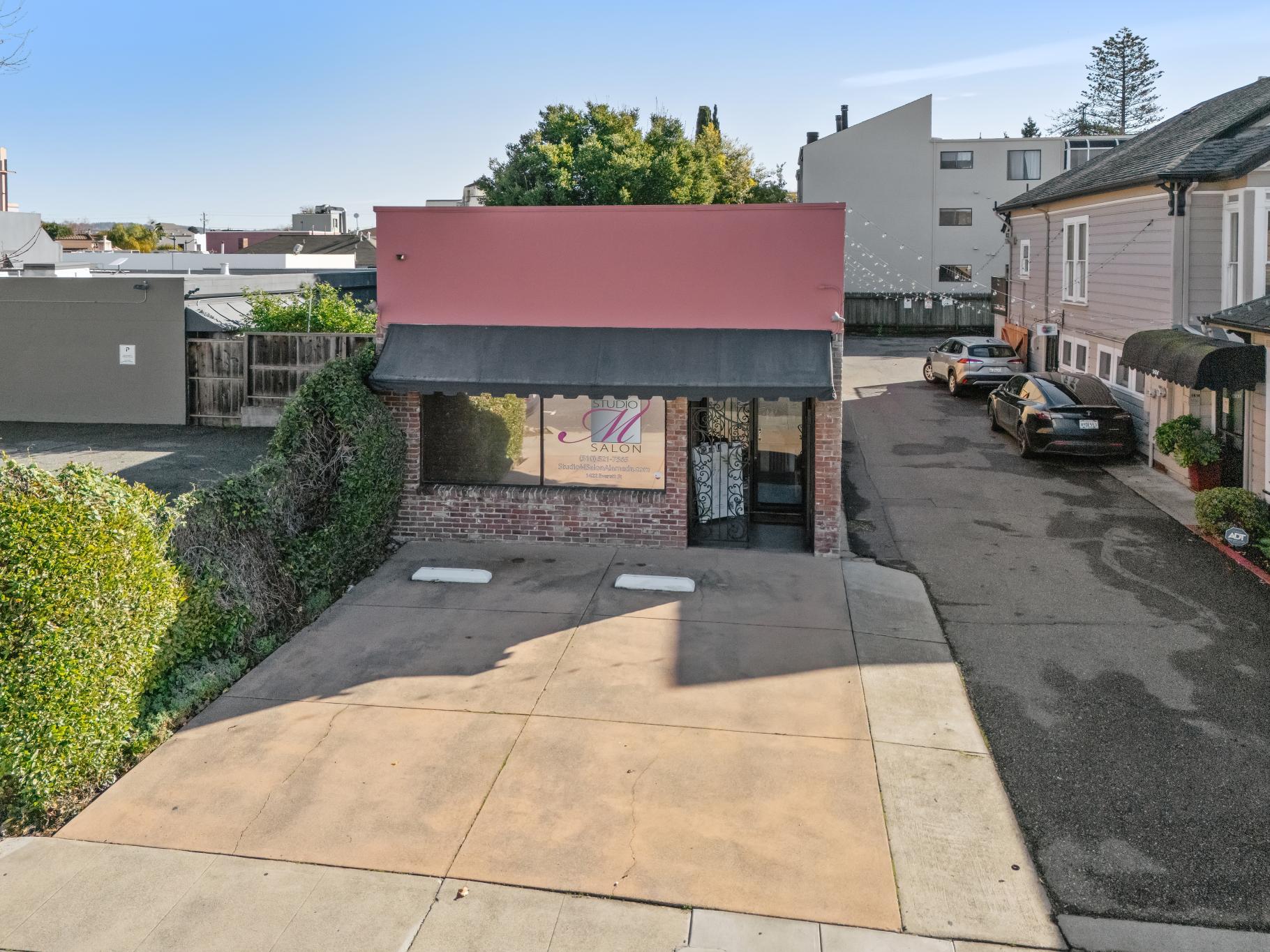 1422 Everett Street