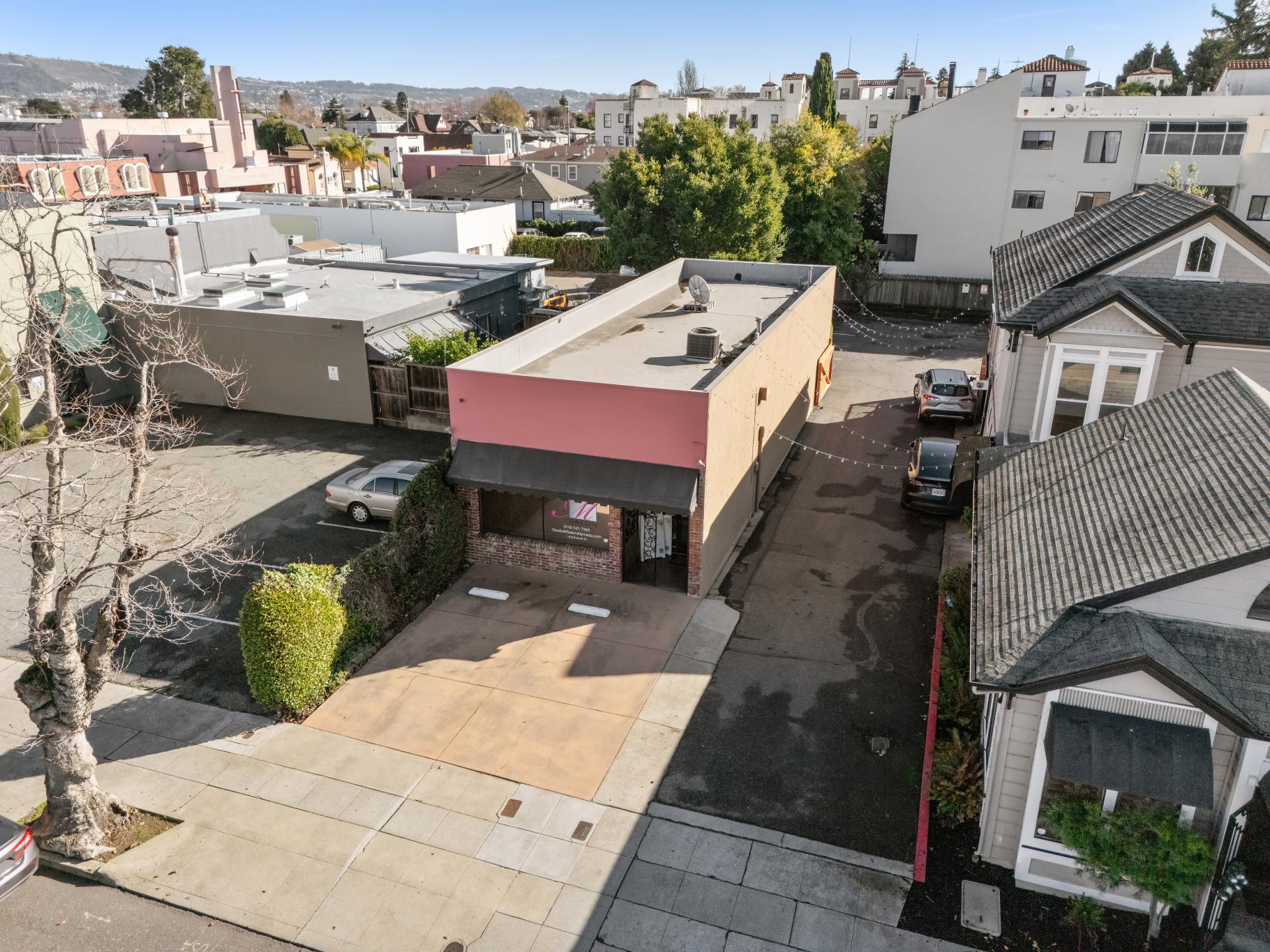 1422 Everett Street