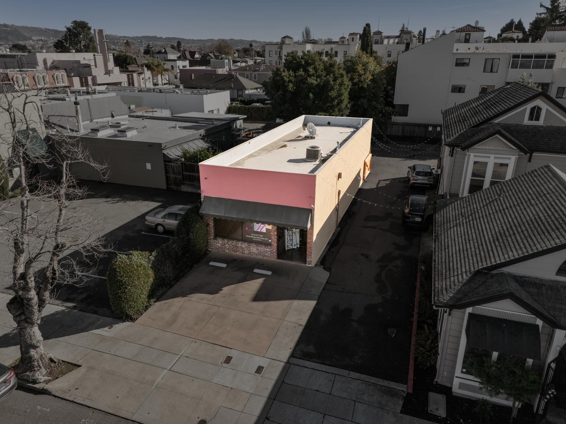 1422 Everett Street