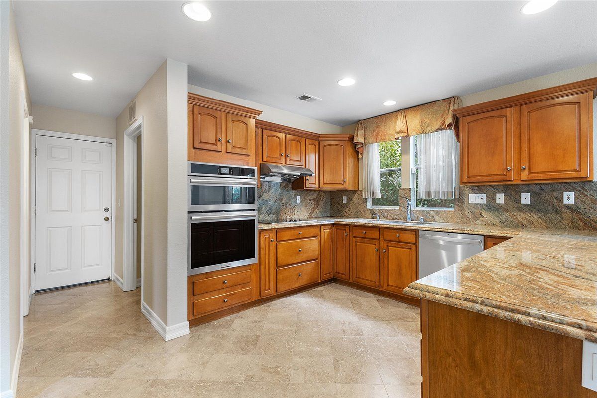 3 Cerruti Ct