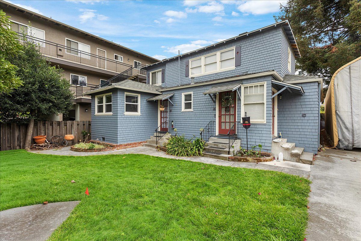  2148 Santa Clara Ave #B