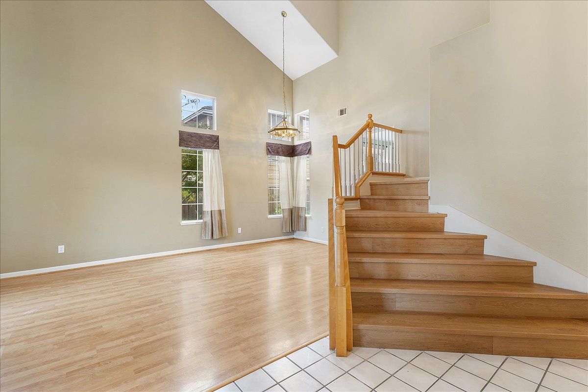 16 Smith Ct
