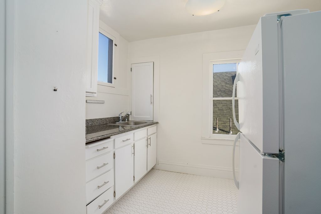 1525 Broadway #4