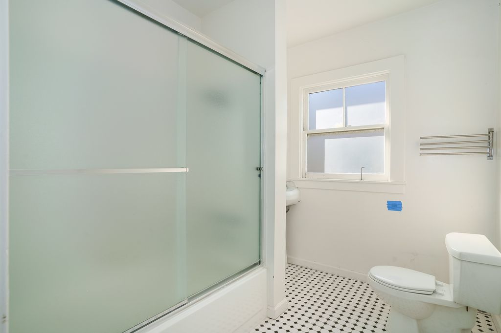 1525 Broadway #4