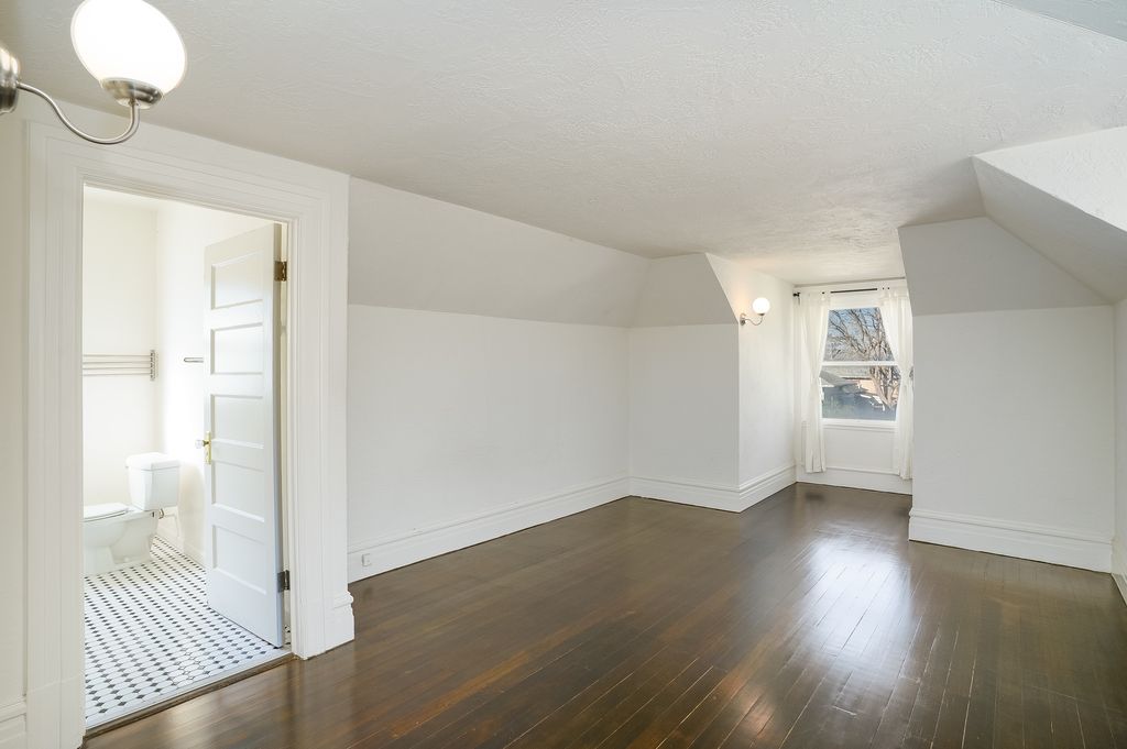 1525 Broadway #4