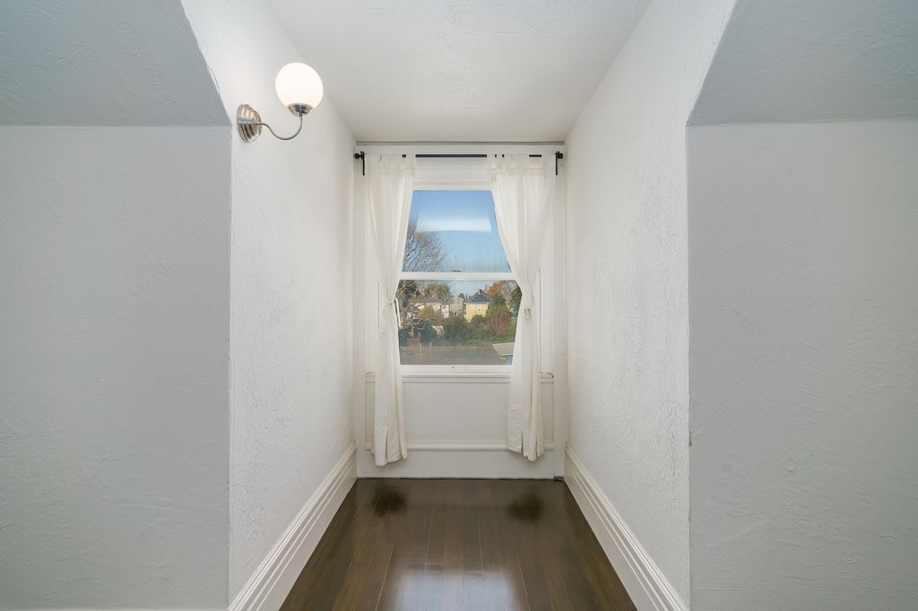 1525 Broadway #4