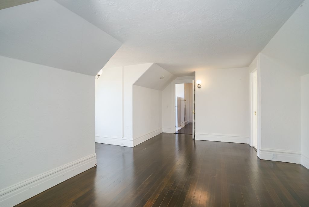 1525 Broadway #4