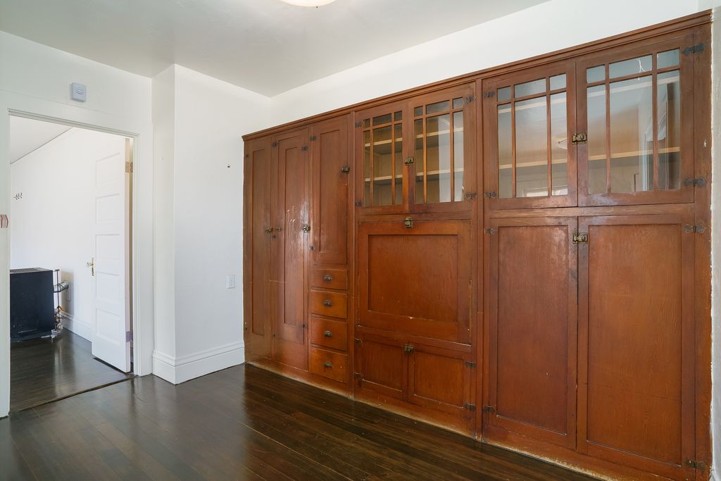1525 Broadway #4