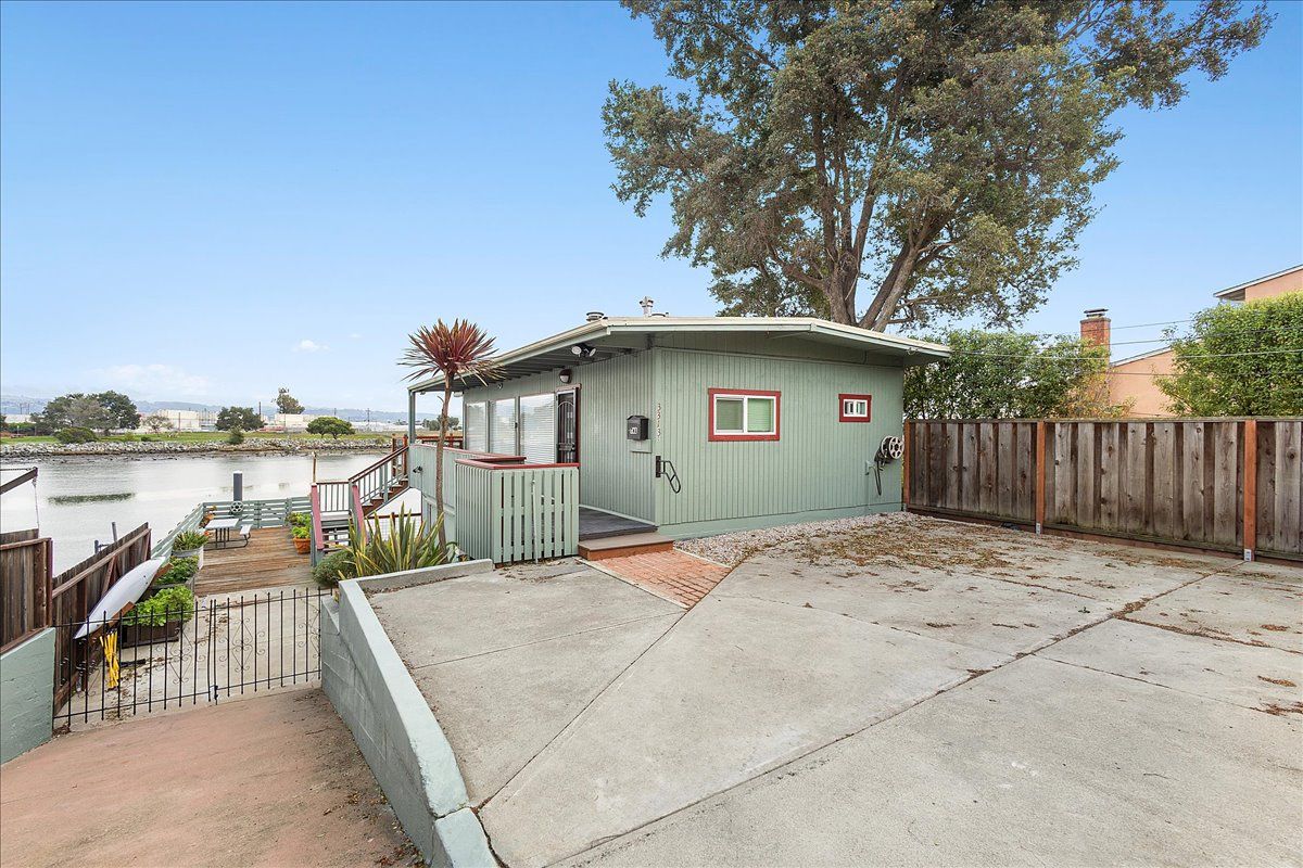 3313 Fernside Blvd
