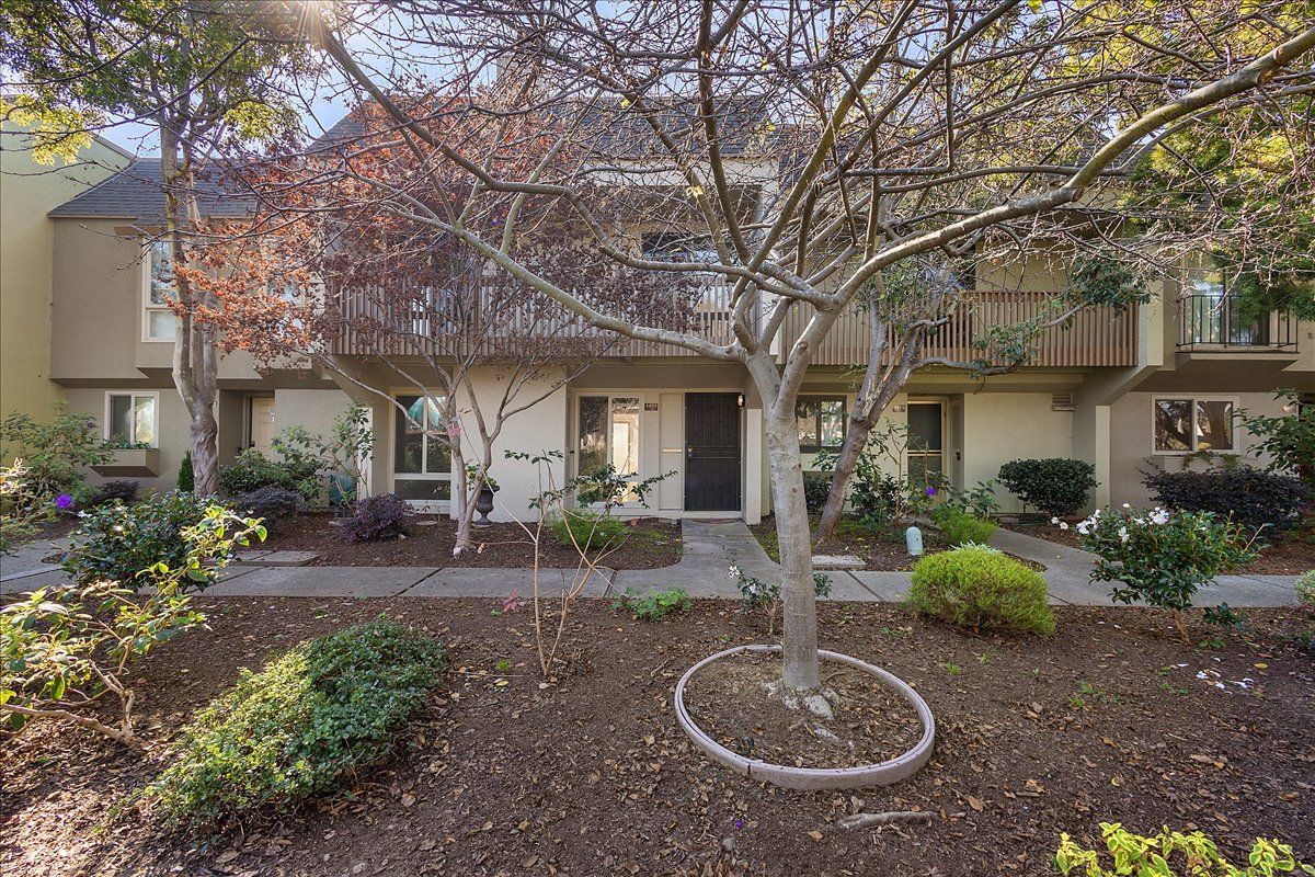 3031 Flora Vista