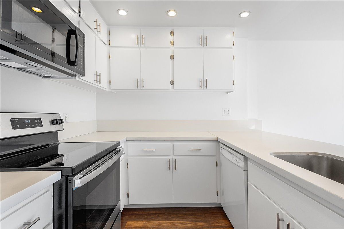 3031 Flora Vista