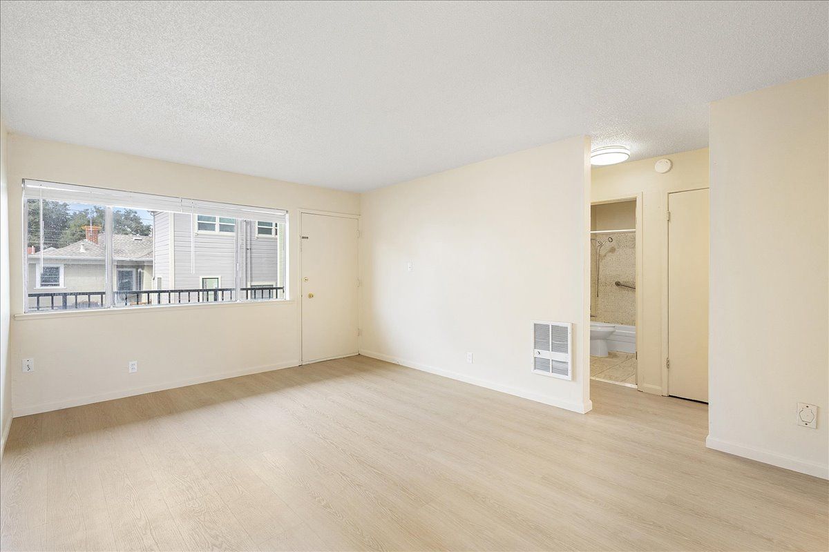 2208 San Antonio #D