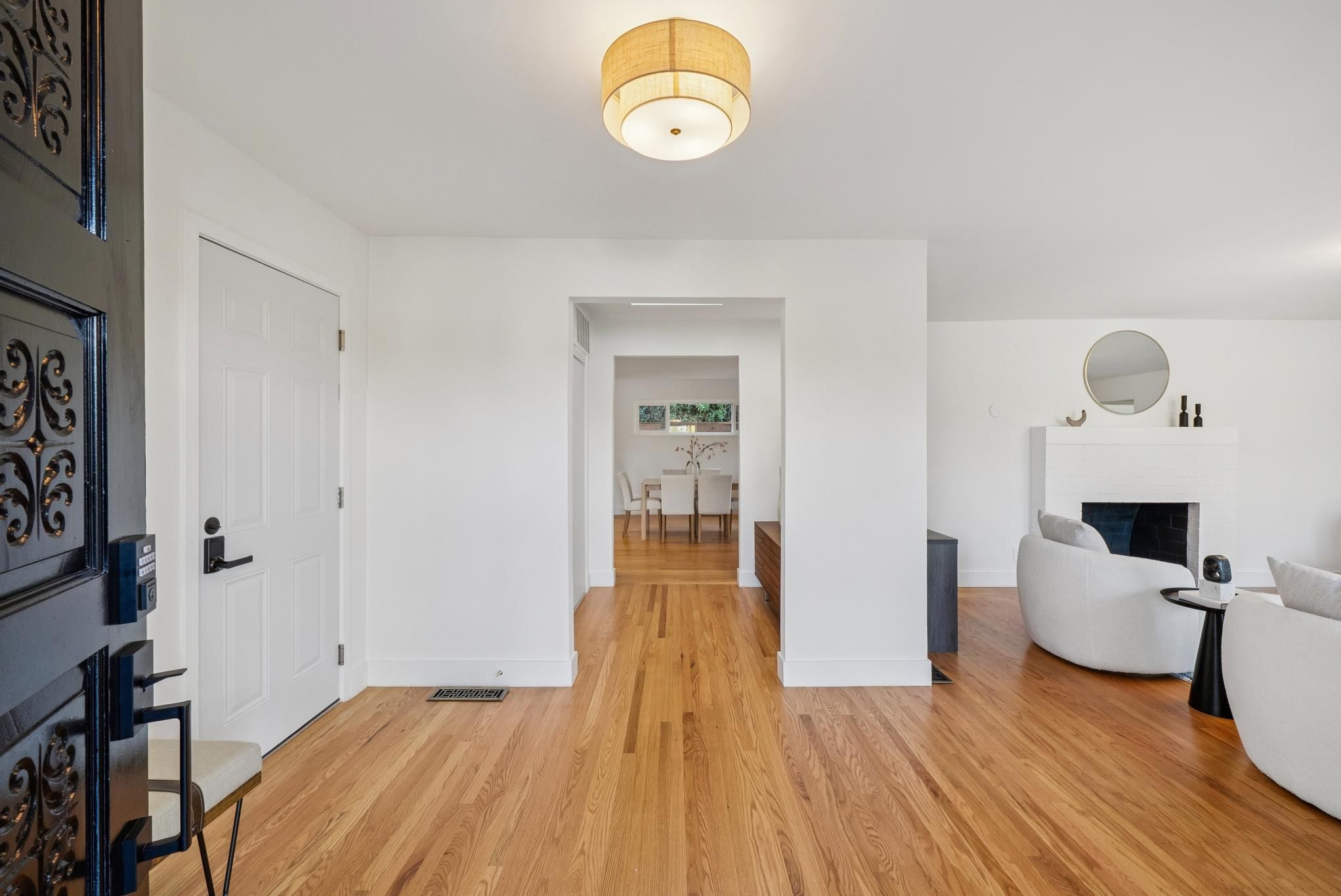 2435 Lunada Ln