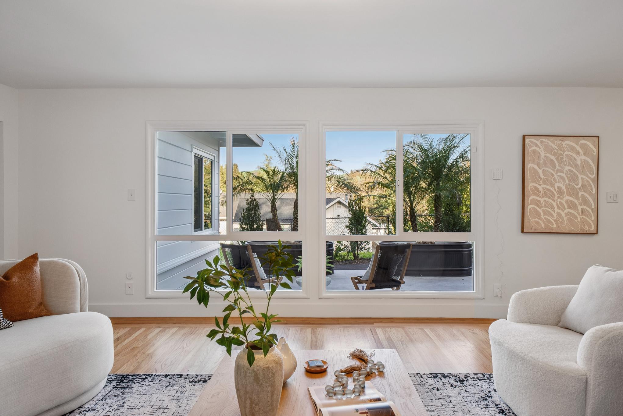 2435 Lunada Ln