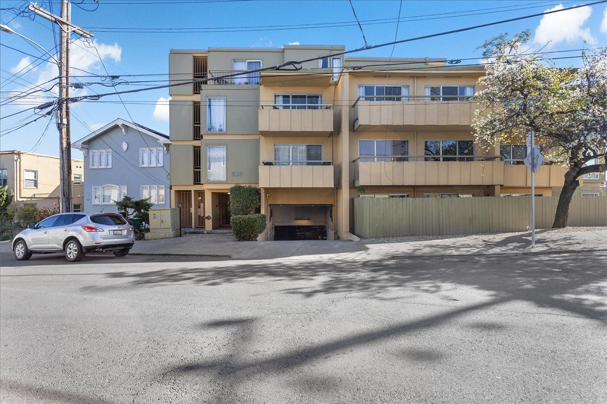 528 Merritt Ave #208