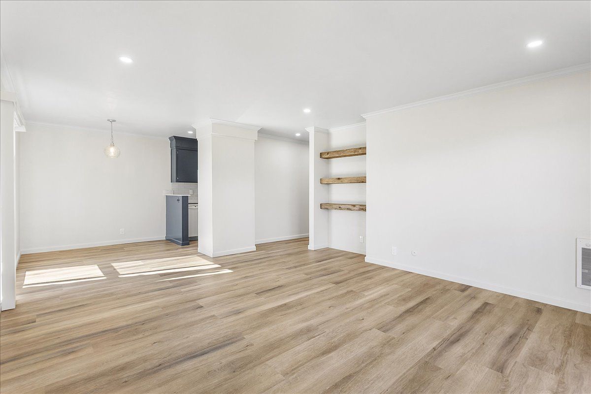 528 Merritt Ave #208