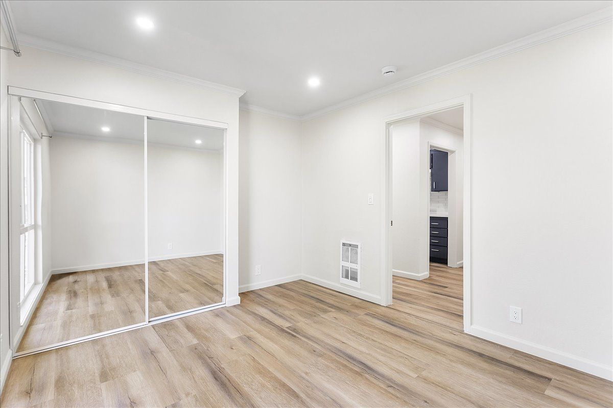 528 Merritt Ave #208