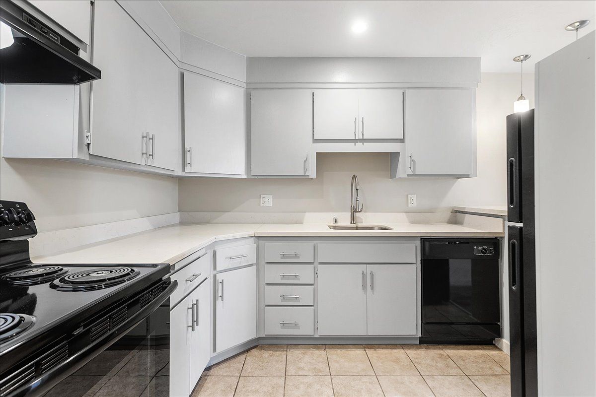 528 Merritt Ave #303