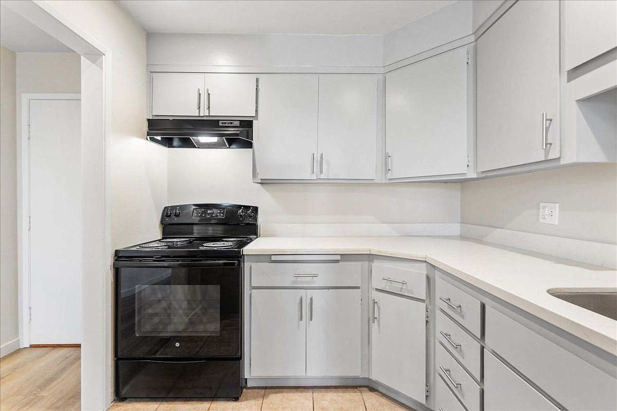 528 Merritt Ave #303