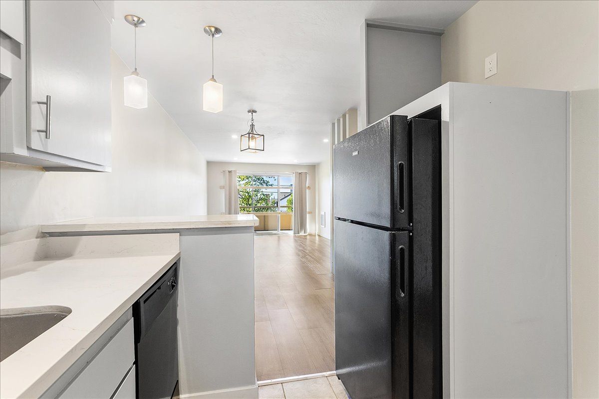 528 Merritt Ave #303