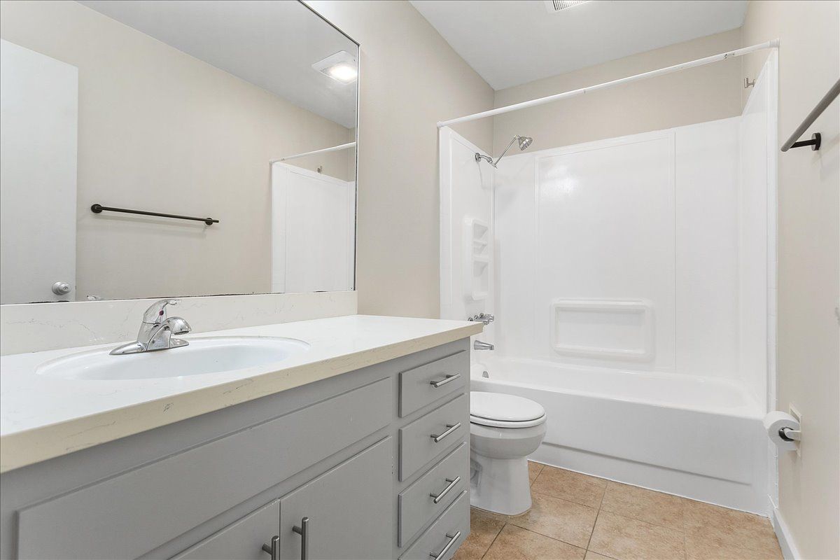 528 Merritt Ave #303