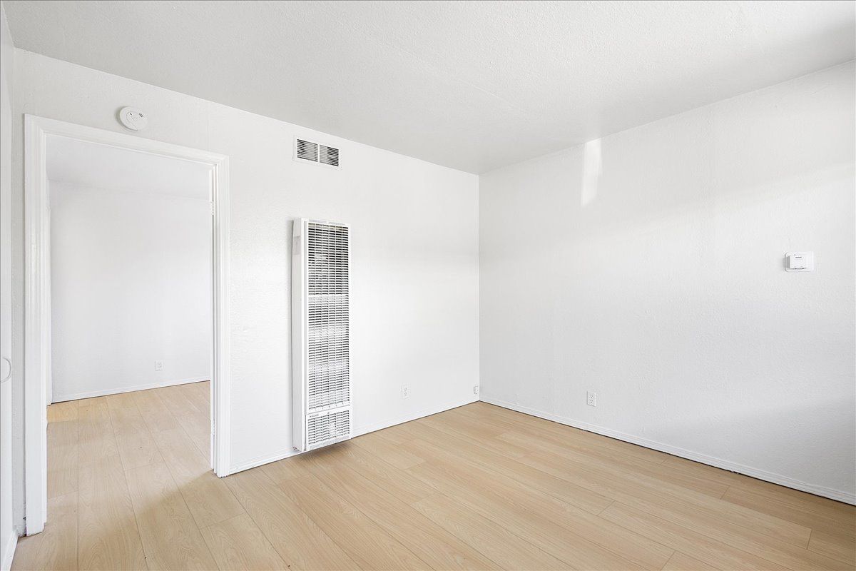 1847 E. 25th St #8