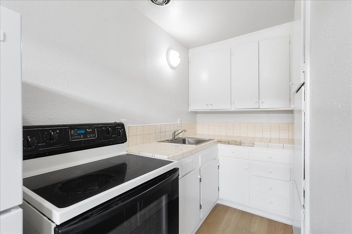 1847 E. 25th St #8