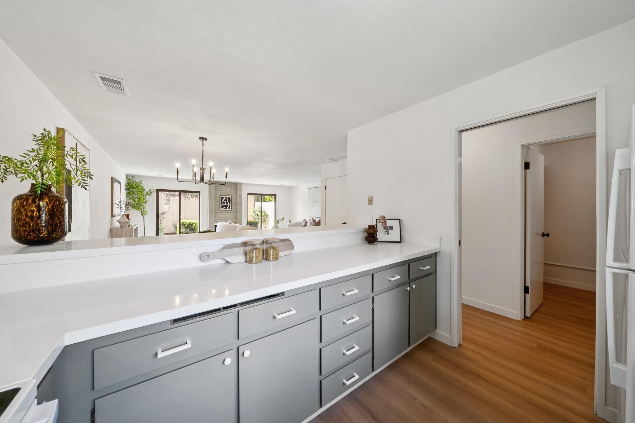 3343 Solomon Ln