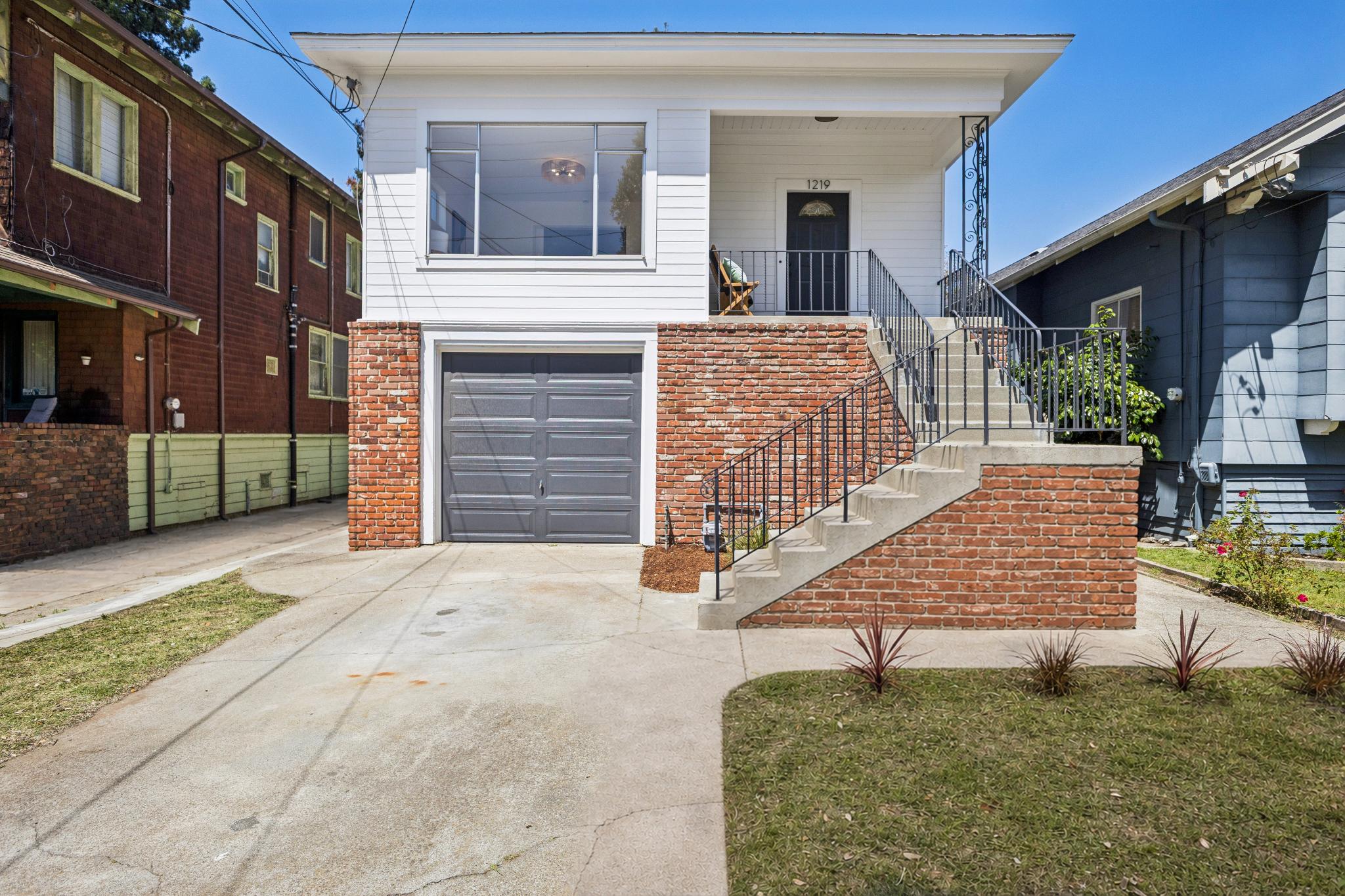 1219 Pearl St