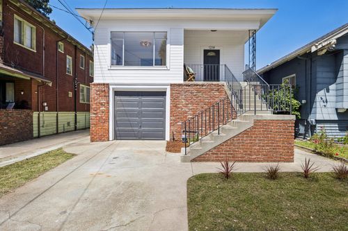 1219 Pearl St