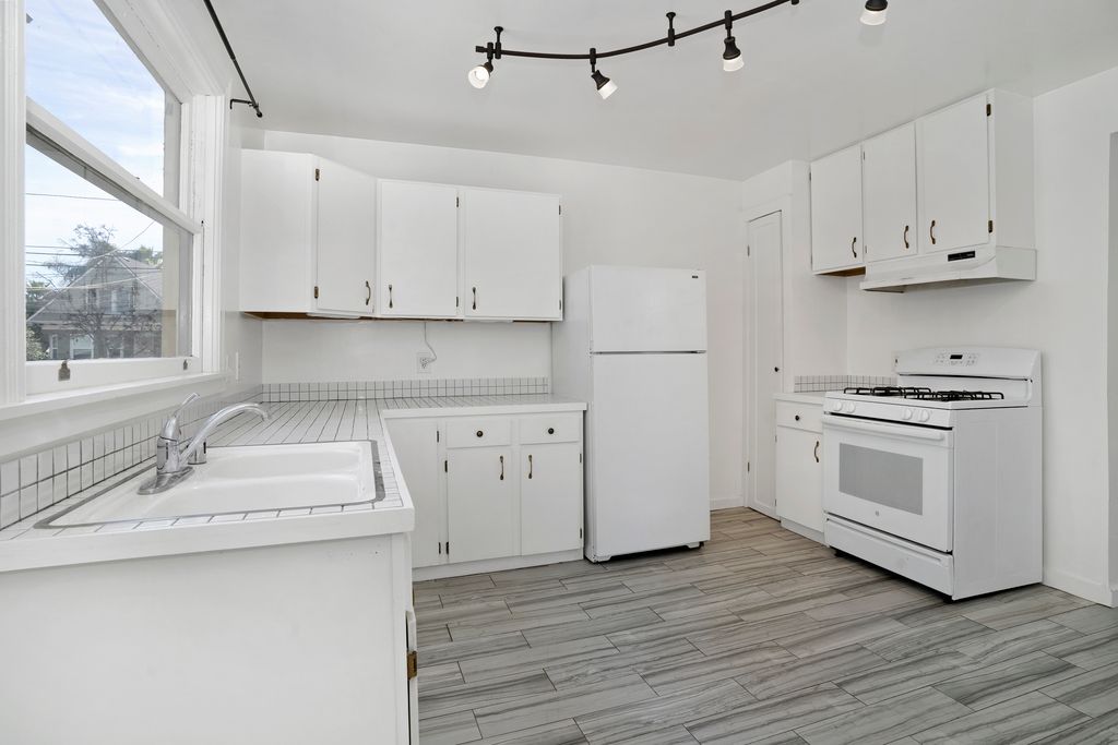 1529 Union Street #B