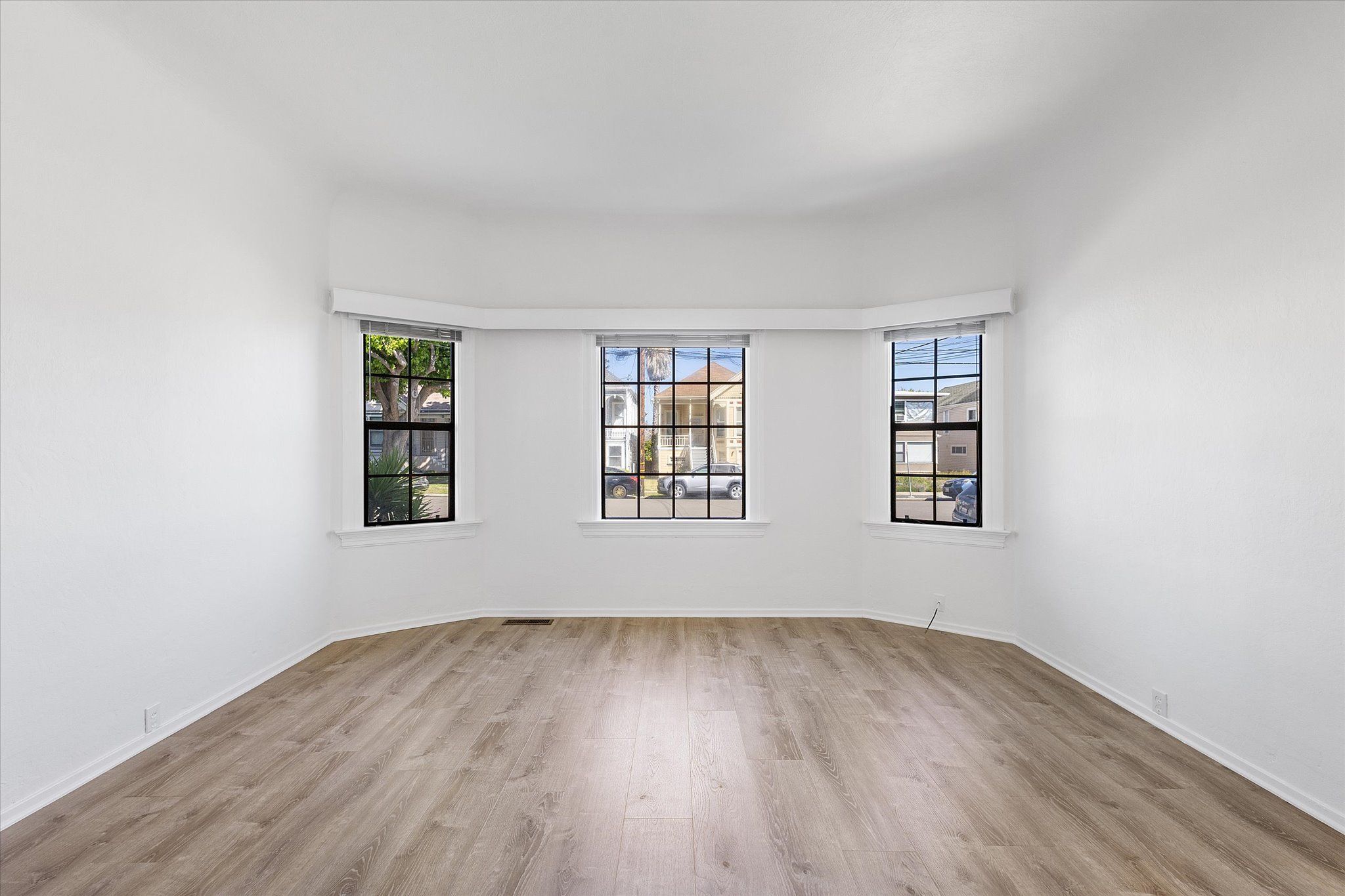 1087 Park Ave