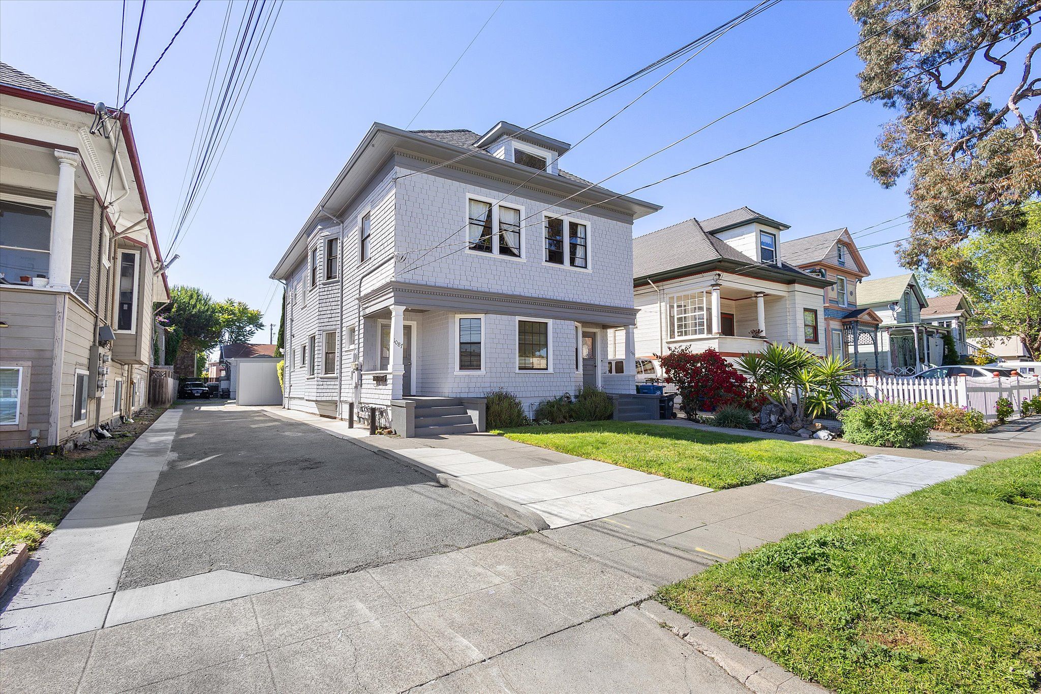 1087 Park Ave